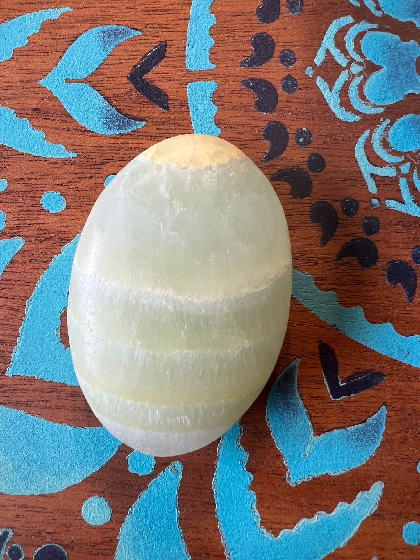 Pistachio calcite