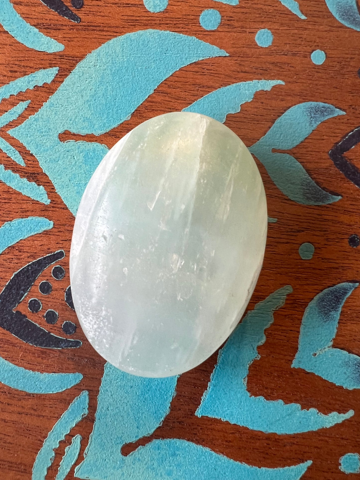 Pistachio calcite