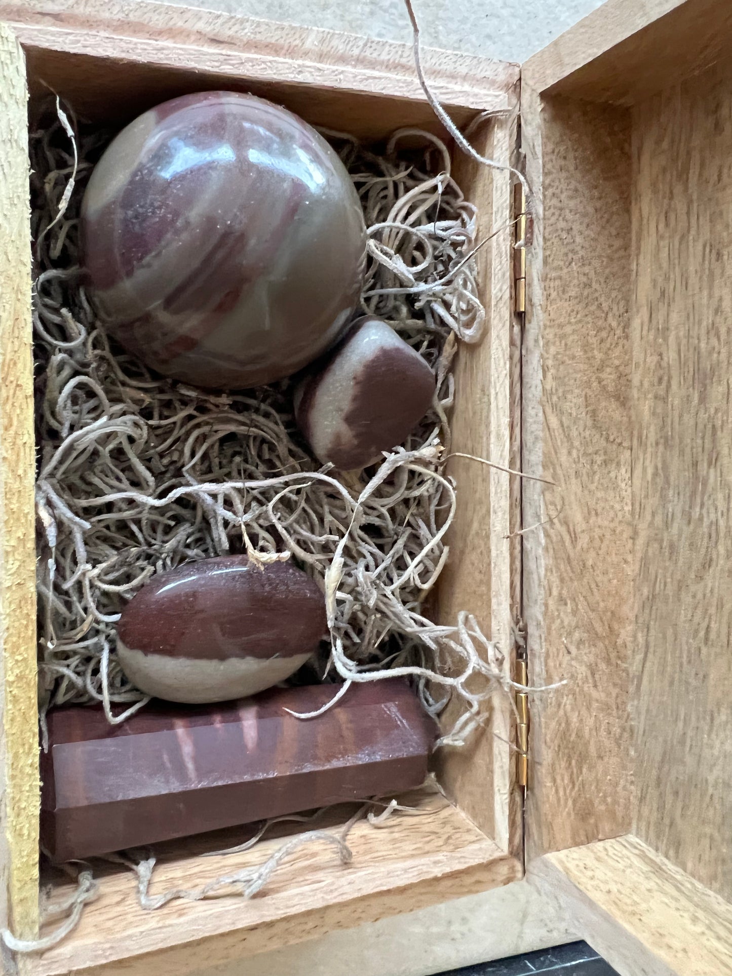 Narmada (Shiva Lingam) gift box