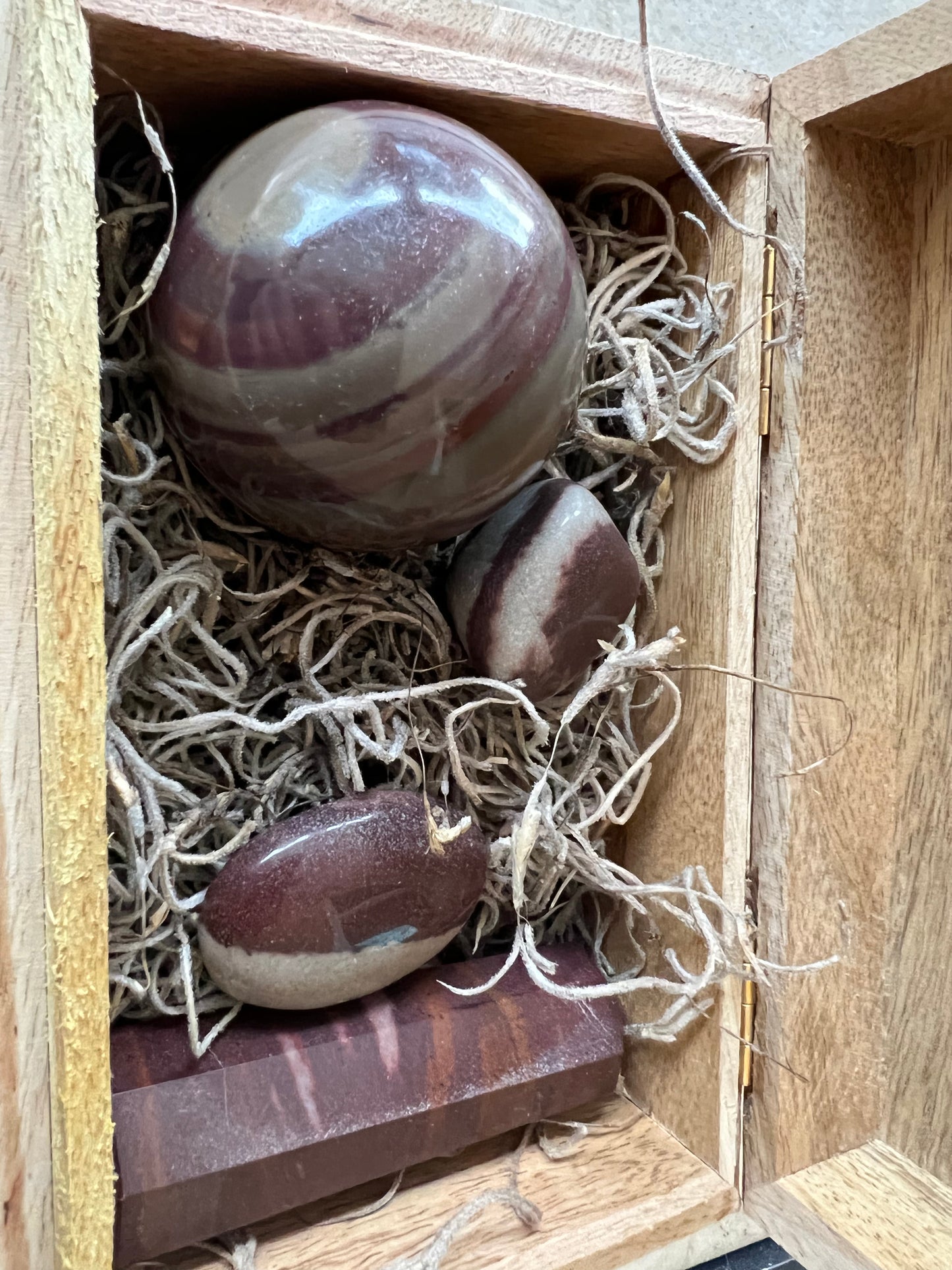 Narmada (Shiva Lingam) gift box